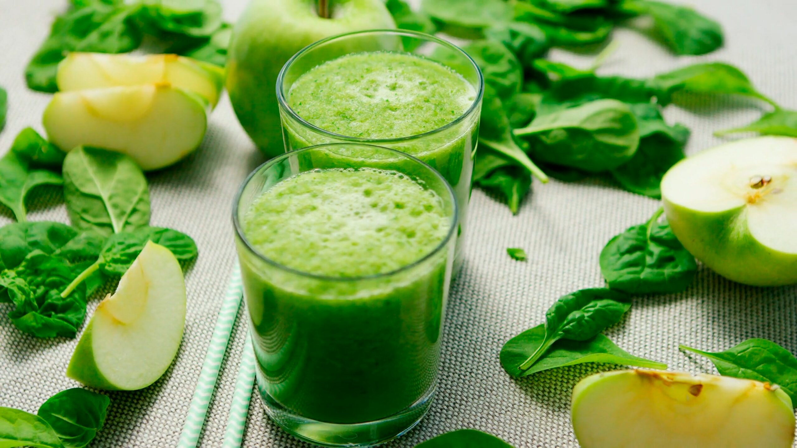 two-glasses-green-smoothie